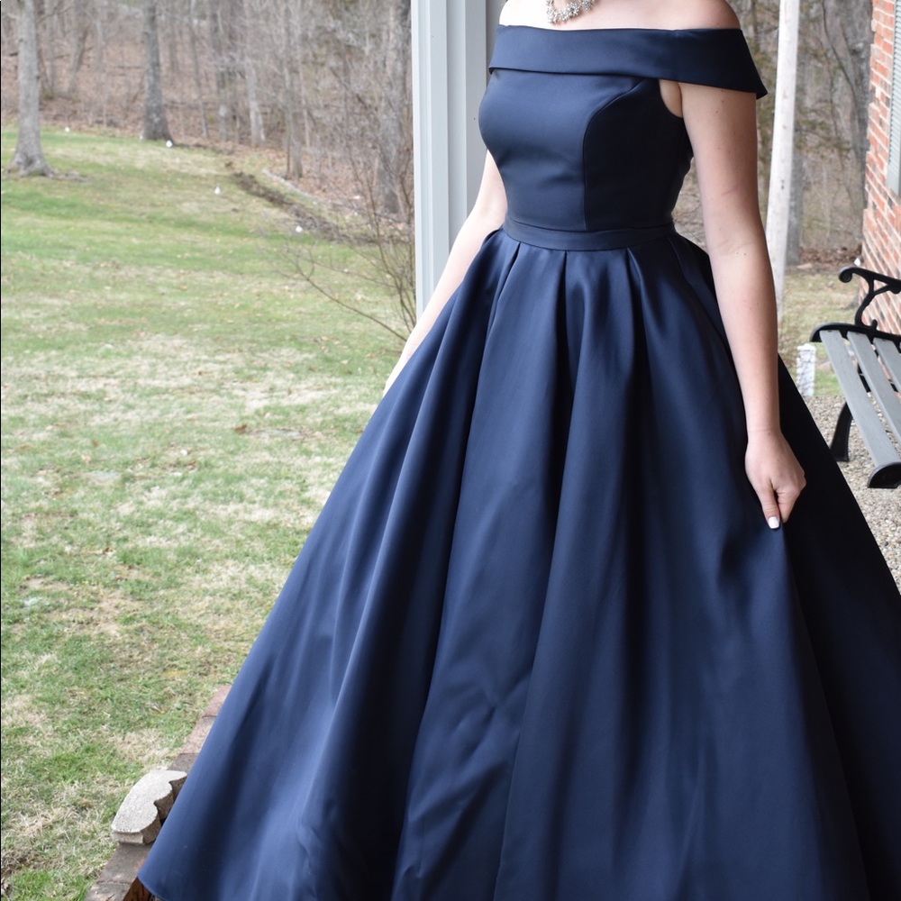 Evening, Formal Gown , Prom Dress Size 8 Navy